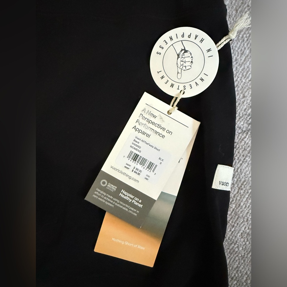 Vuori NWT all the feels shorts black Small